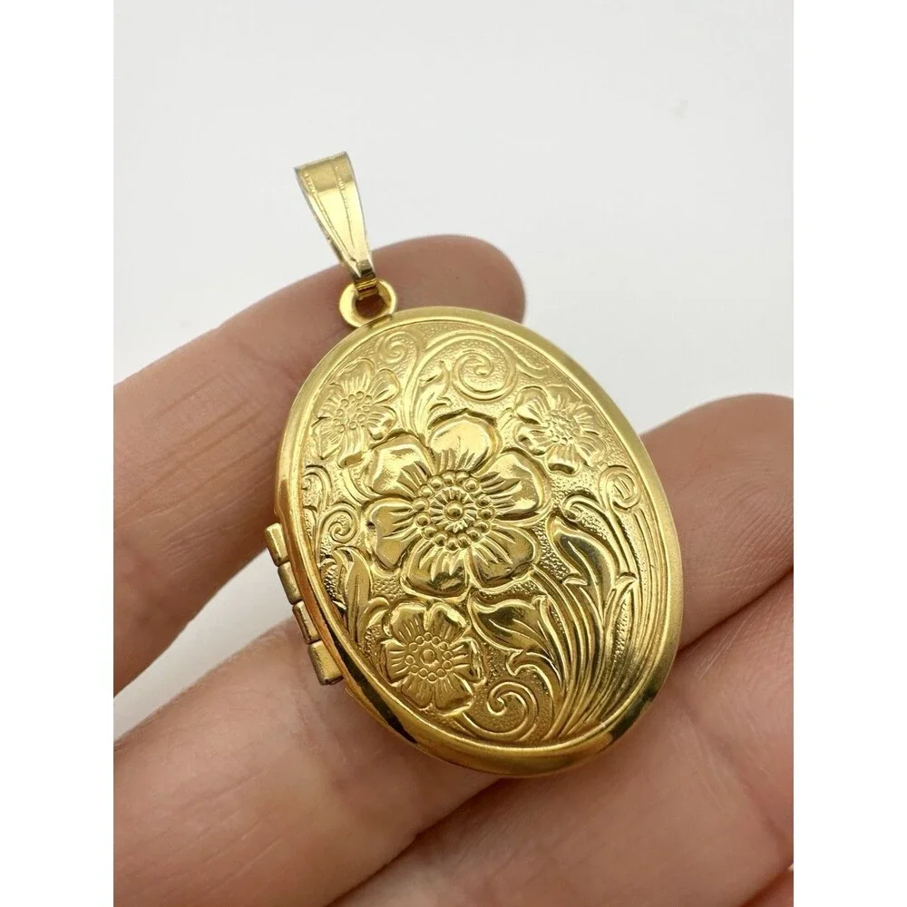 18K Gold Plated Flower Oval Locket Pendant